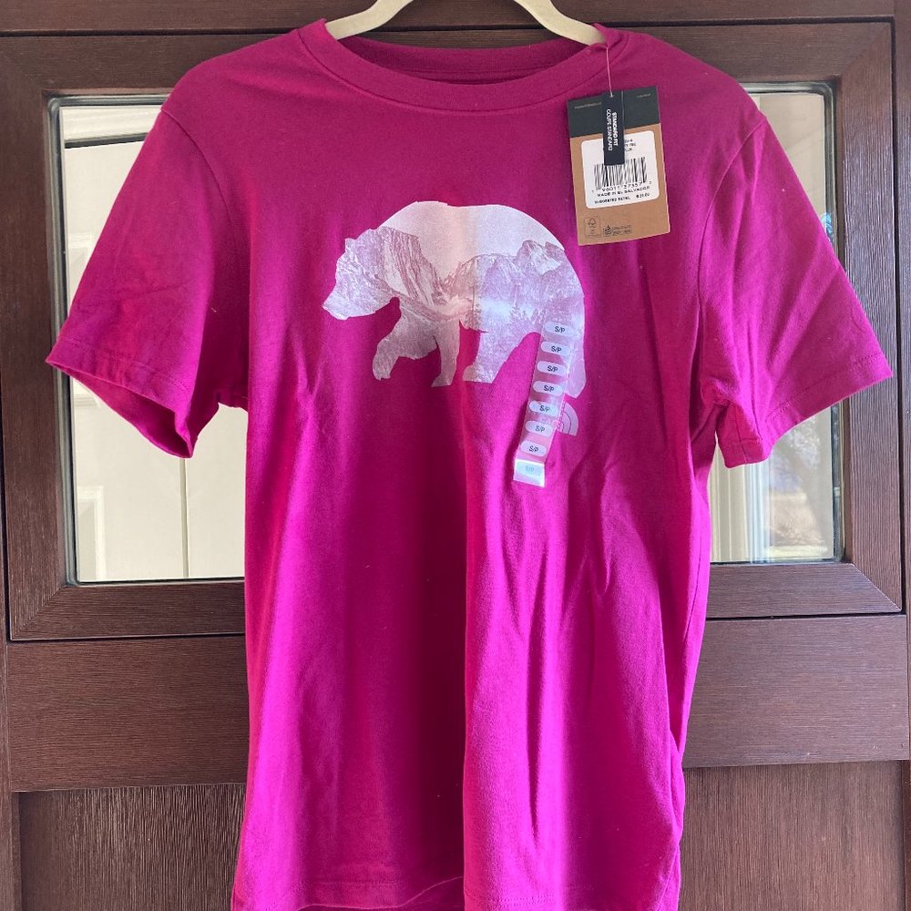 New with Tags The North Face Women's Small Short Sleeve Dramatic Plum T-Shirt